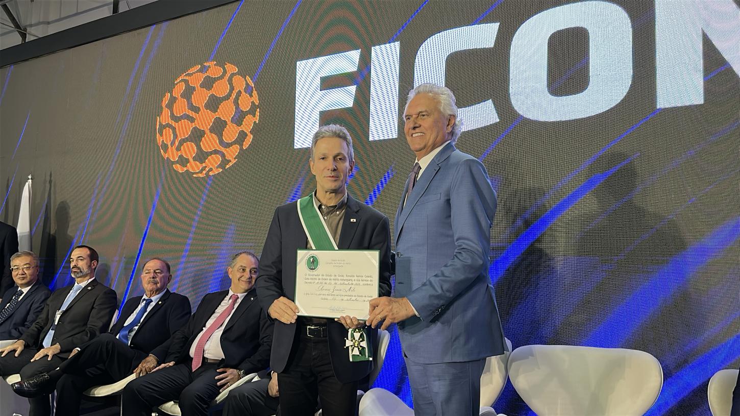 Zema é homenageado em Goiás durante abertura da Ficomex e destaca força do agronegócio mineiro