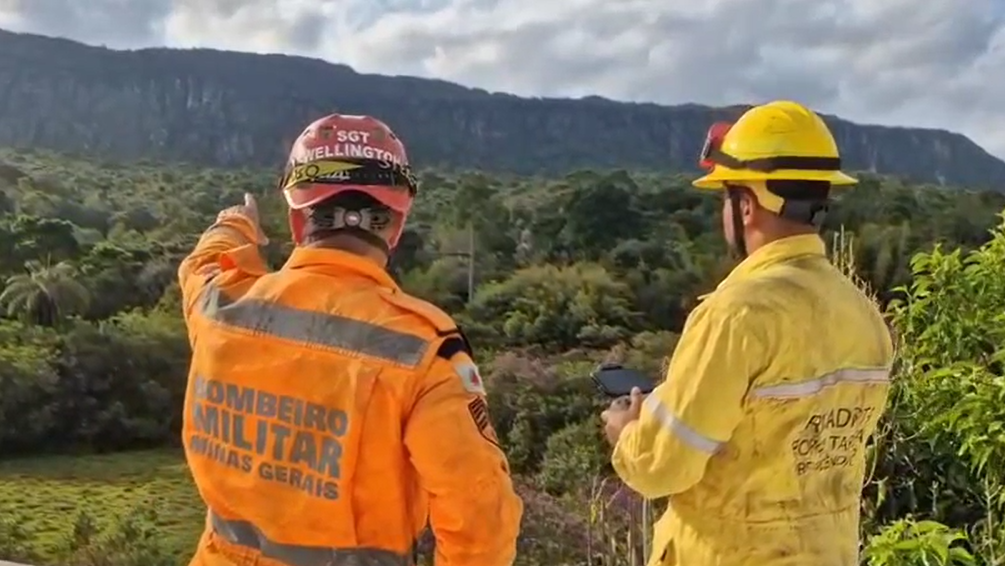 Bombeiros conseguem controlar incêndio na Serra de São José
