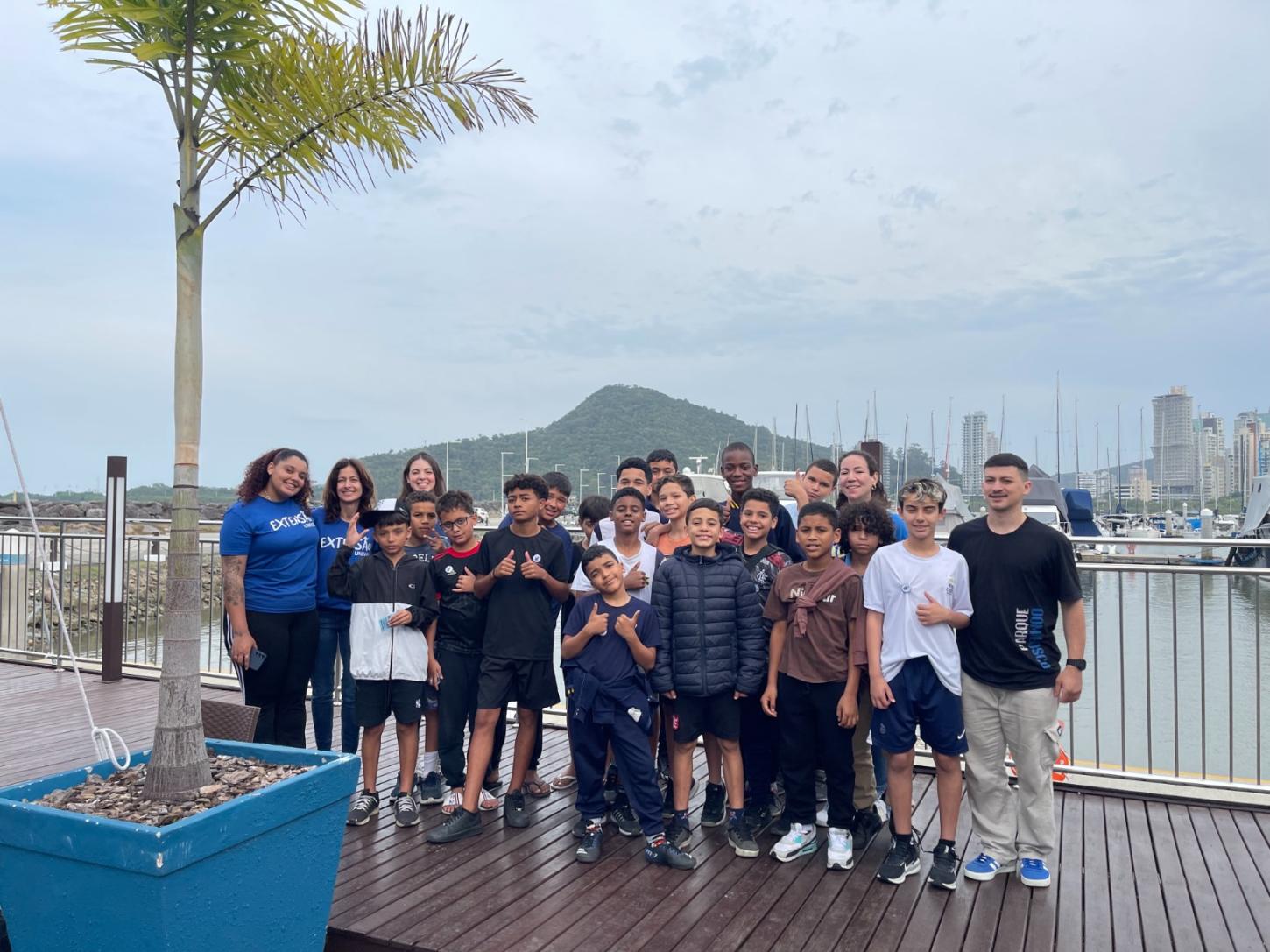 Crianças visitam a Marina Itajaí e aprendem sobre a preservação dos oceanos
