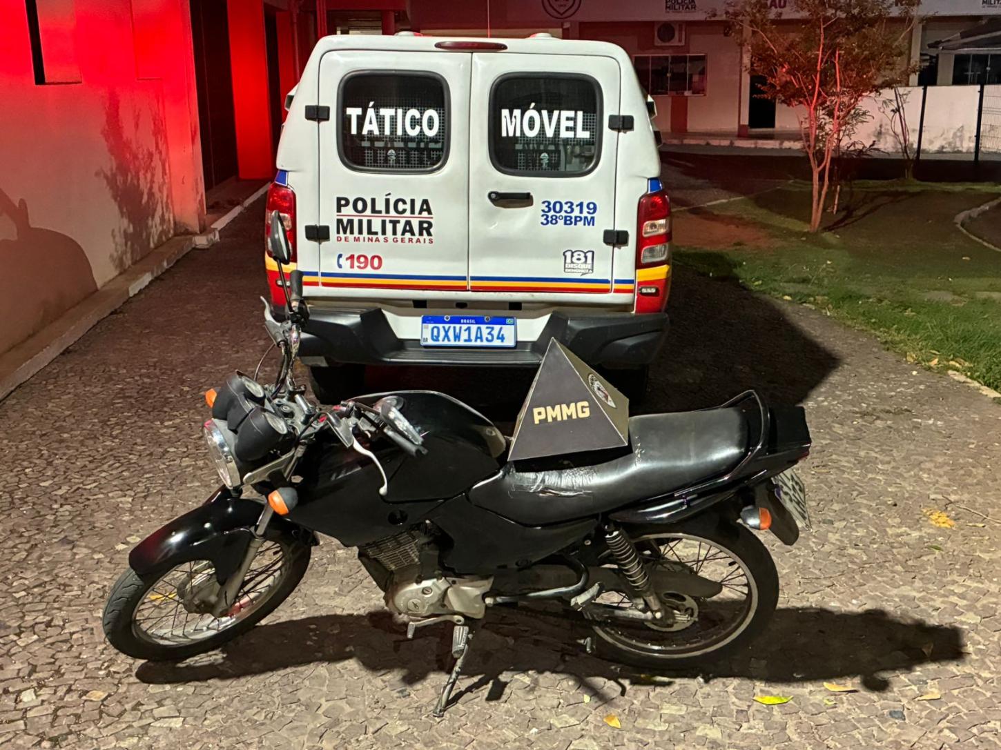 Denúncias anônimas levam PM a apreender pistola e drogas em São João Del-Rei