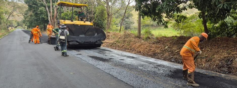 DER-MG revitaliza rodovias em Manhumirim e impulsiona economia local