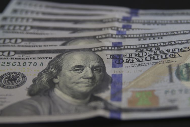 Dólar fecha abaixo de R$ 5,40 pela primeira vez em 11 dias