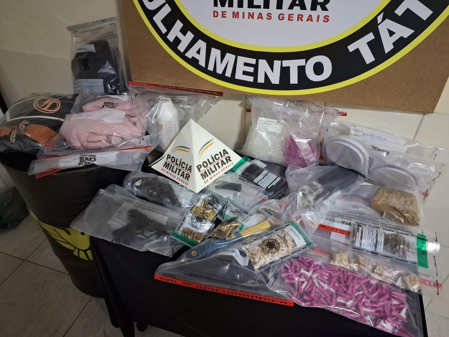 Fugitivo é preso em telhado e dupla que atropelou PM é capturada em Barbacena