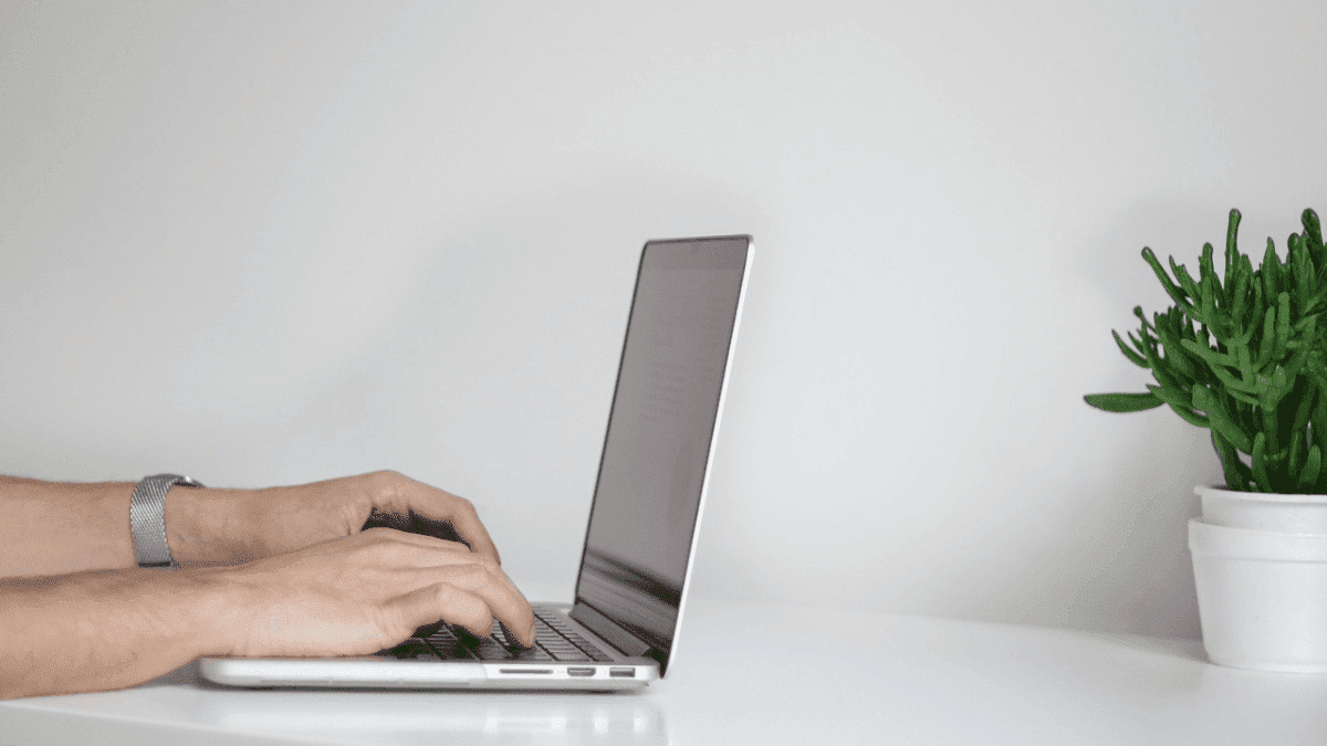 Hospedagem de Site Gratuita vs Paga: Vale a Pena Economizar?