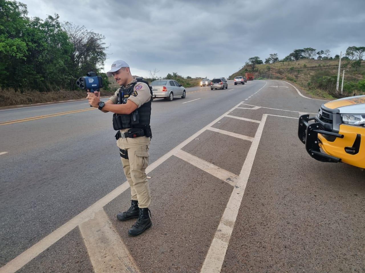 Operação com Radar na MGC-383 resulta em 15 autuações e remoção de 4 veículos