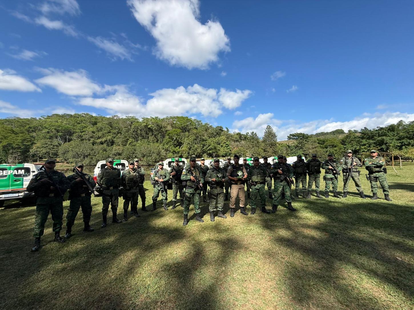 Operação policial prende membros de facções e apreende 10 armas em Além Paraíba