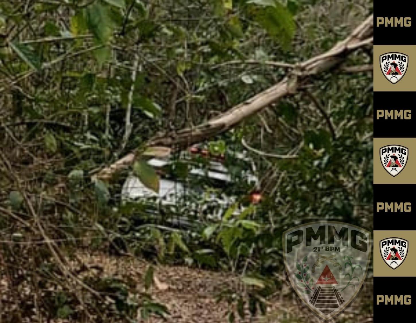 Polícia Militar recupera veículo roubado em área rural de Rodeiro