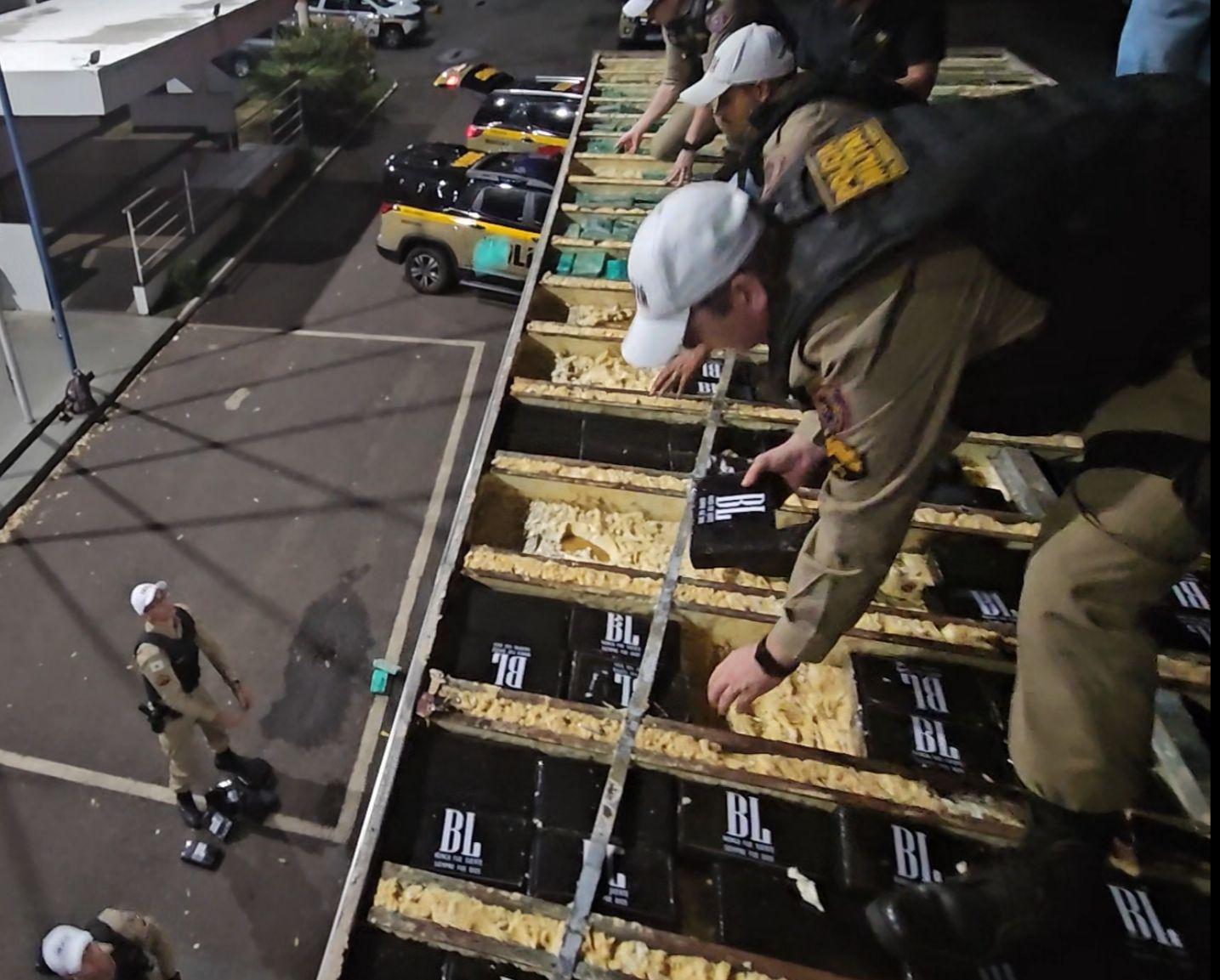 Polícia Militar Rodoviária apreende mais de meia tonelada de cocaína em Campina Verde