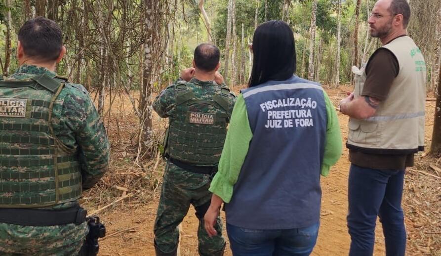 Prefeitura e Polícia Ambiental identificam desmatamento e queimada na Represa Dr. João Penido em Juiz de Fora
