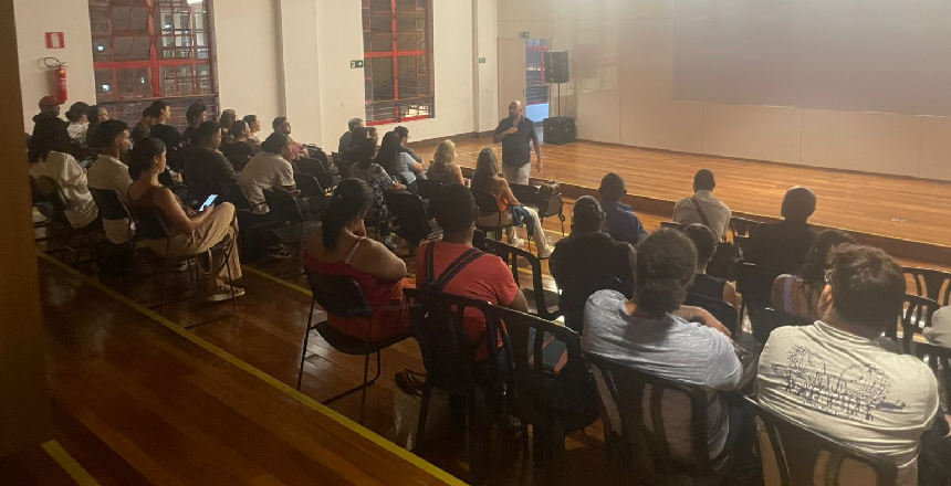 Projeto EducaTur realiza palestra sobre preservação do patrimônio para alunos do CEM no Mercado Municipal de Juiz de Fora