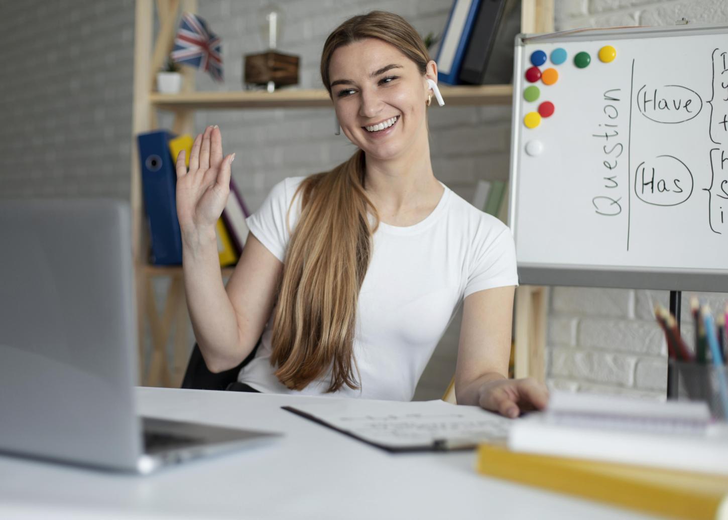 Setor de serviços lidera geração de empregos no Brasil e educação tem o melhor desempenho nas contratações