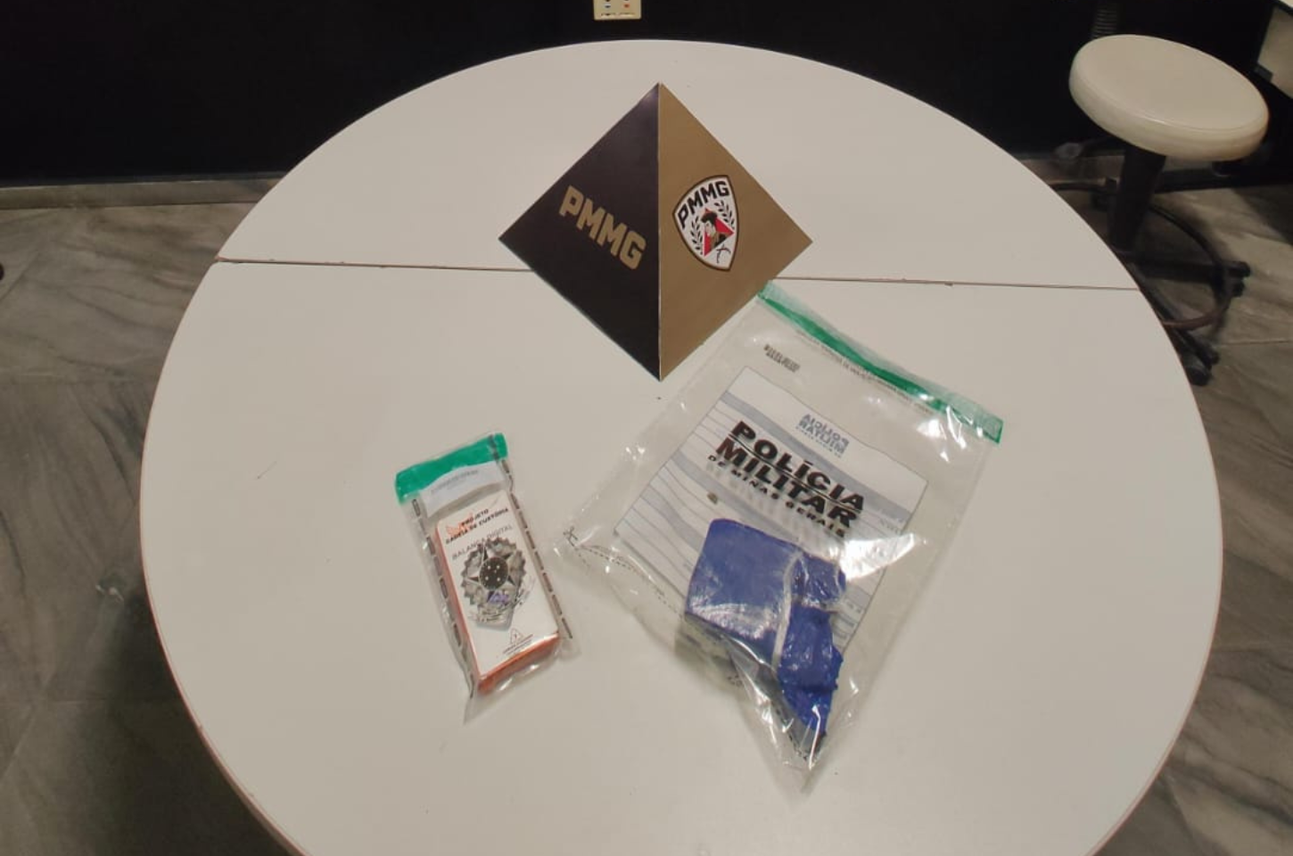 PM prende dupla furtando creche e apreende drogas e menor em São João del-Rei e Barroso