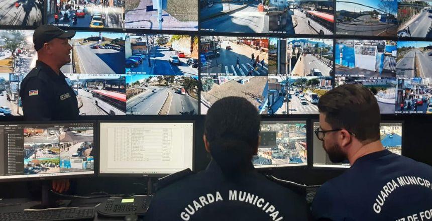 Videomonitoramento flagra arrombamento de loja no Centro de Juiz de Fora; dois homens são presos em flagrante
