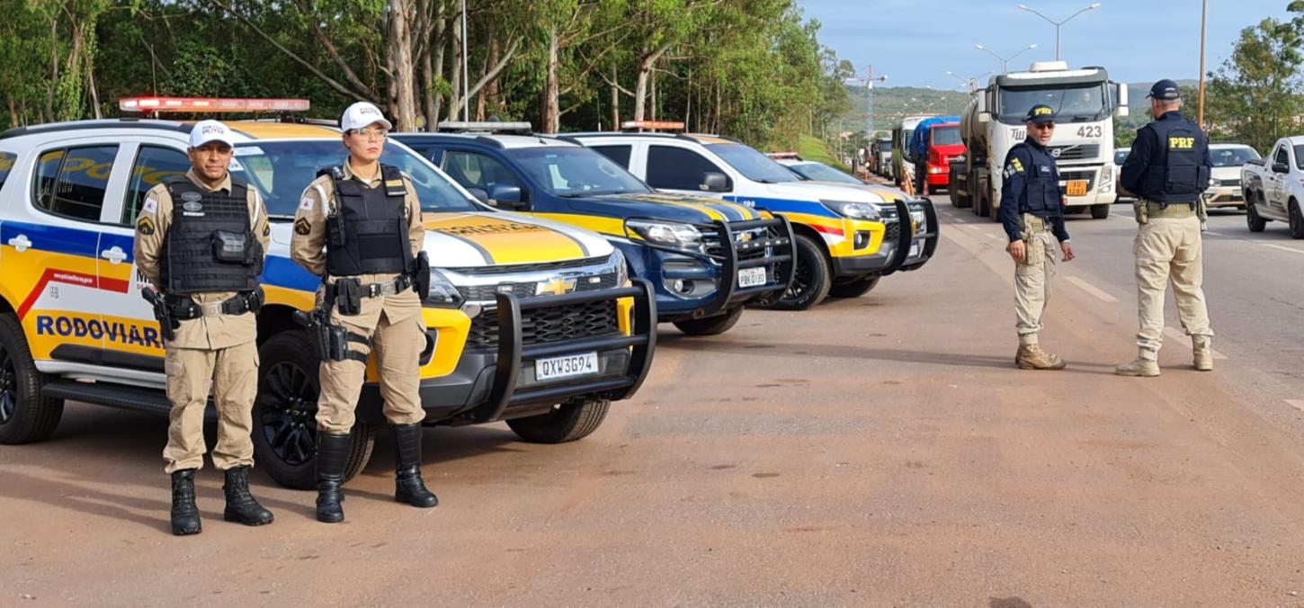 Acidente na MG-285 em Piraúba causa tombamento de caminhão