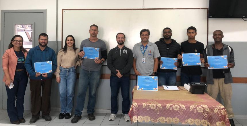 Formandos do curso de soldador do Programa Minas Forma celebram conclusão em Juiz de Fora