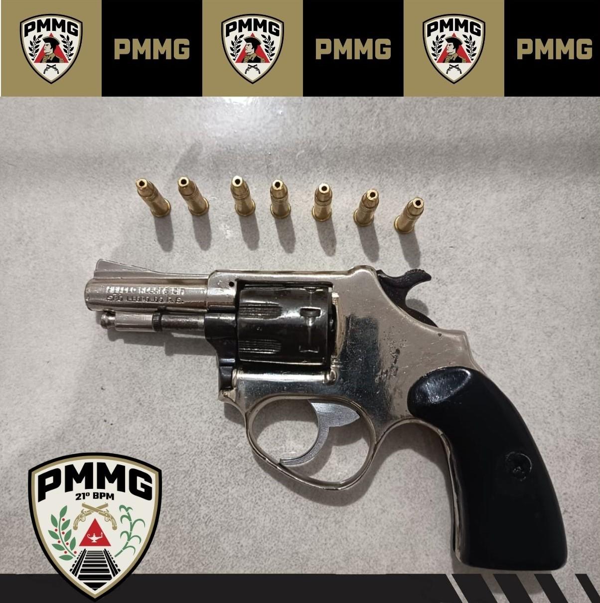 Homem é preso por posse ilegal de arma de fogo com numeração raspada em Dores do Turvo