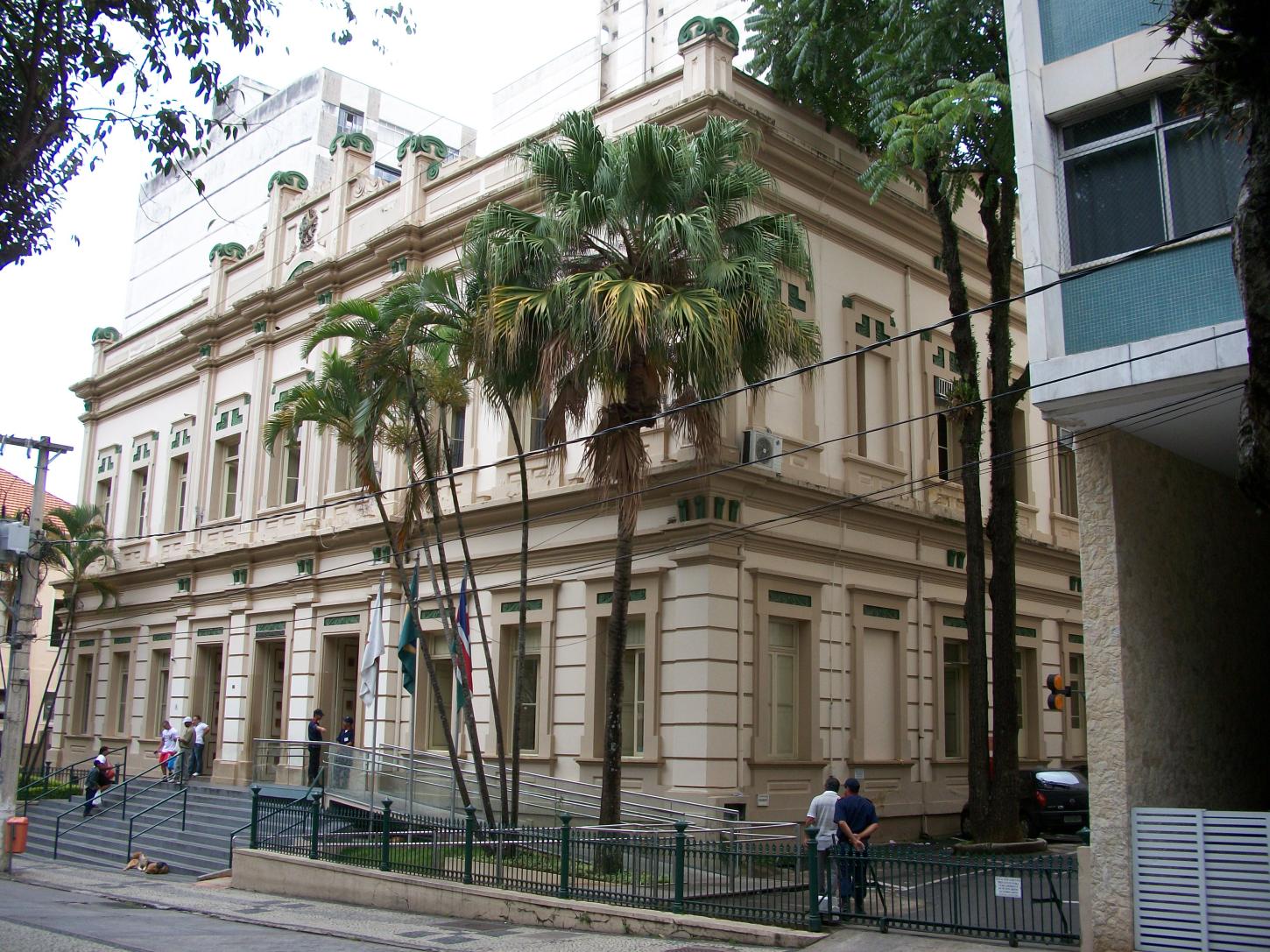 Interiorização da rádio pública é tema de livro lançado em Brasília