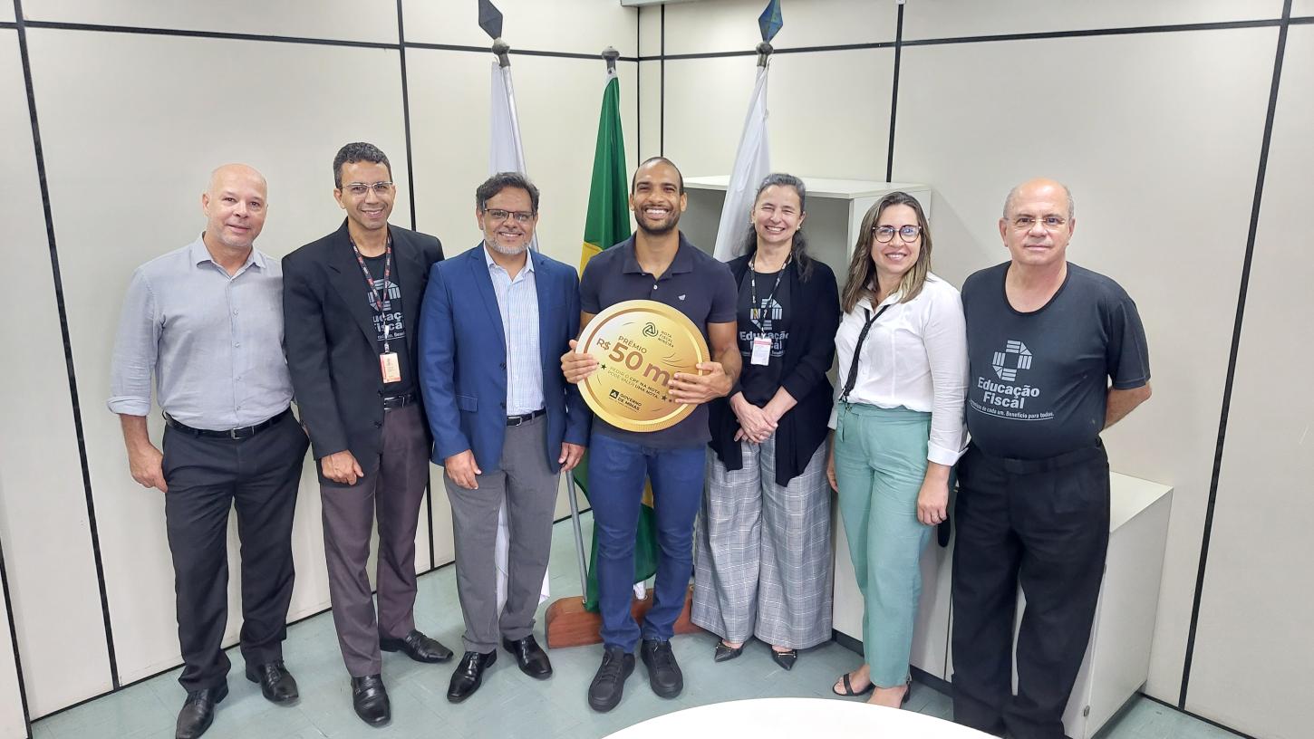 Nota Fiscal Mineira entrega prêmio de R$ 50 mil a morador de Contagem