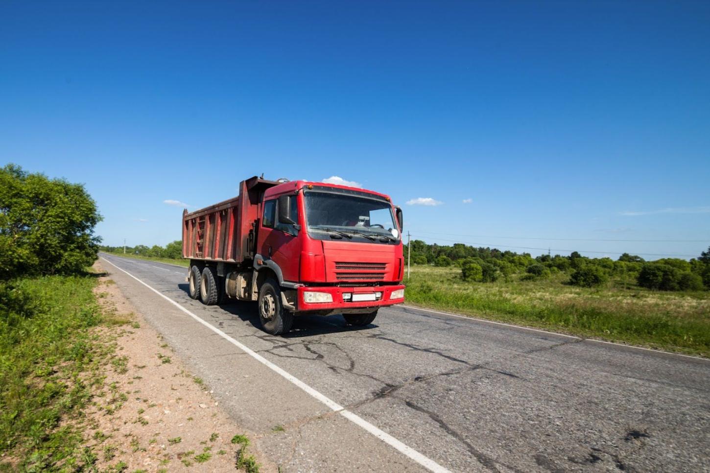 O que o crescimento da frota de caminhões revela sobre o transporte rodoviário?
