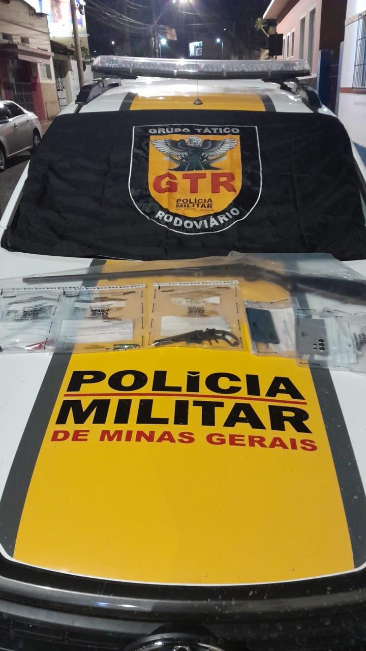 Operação antidrogas resulta na prisão de dois jovens e apreensão de armas em Juiz de Fora