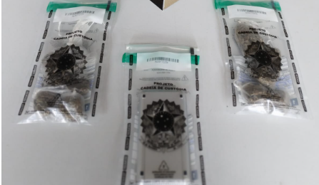 PM apreende carro usado em tiroteio e detém adolescente com drogas