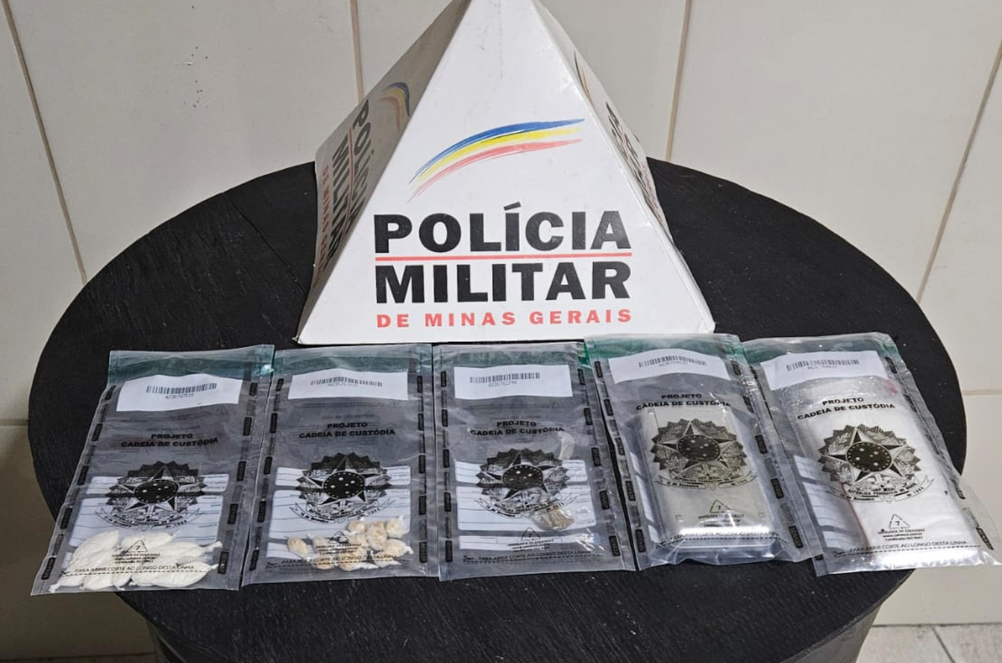 PM captura foragidos e prende suspeitos de tráfico em Barbacena e Antônio Carlos