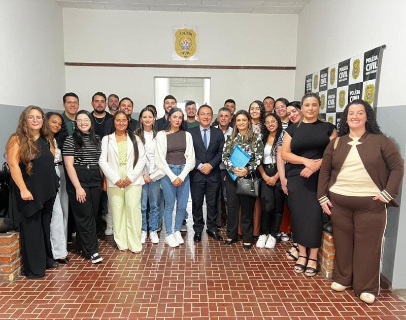 Polícia Civil apresenta estrutura a universitários em Barbacena