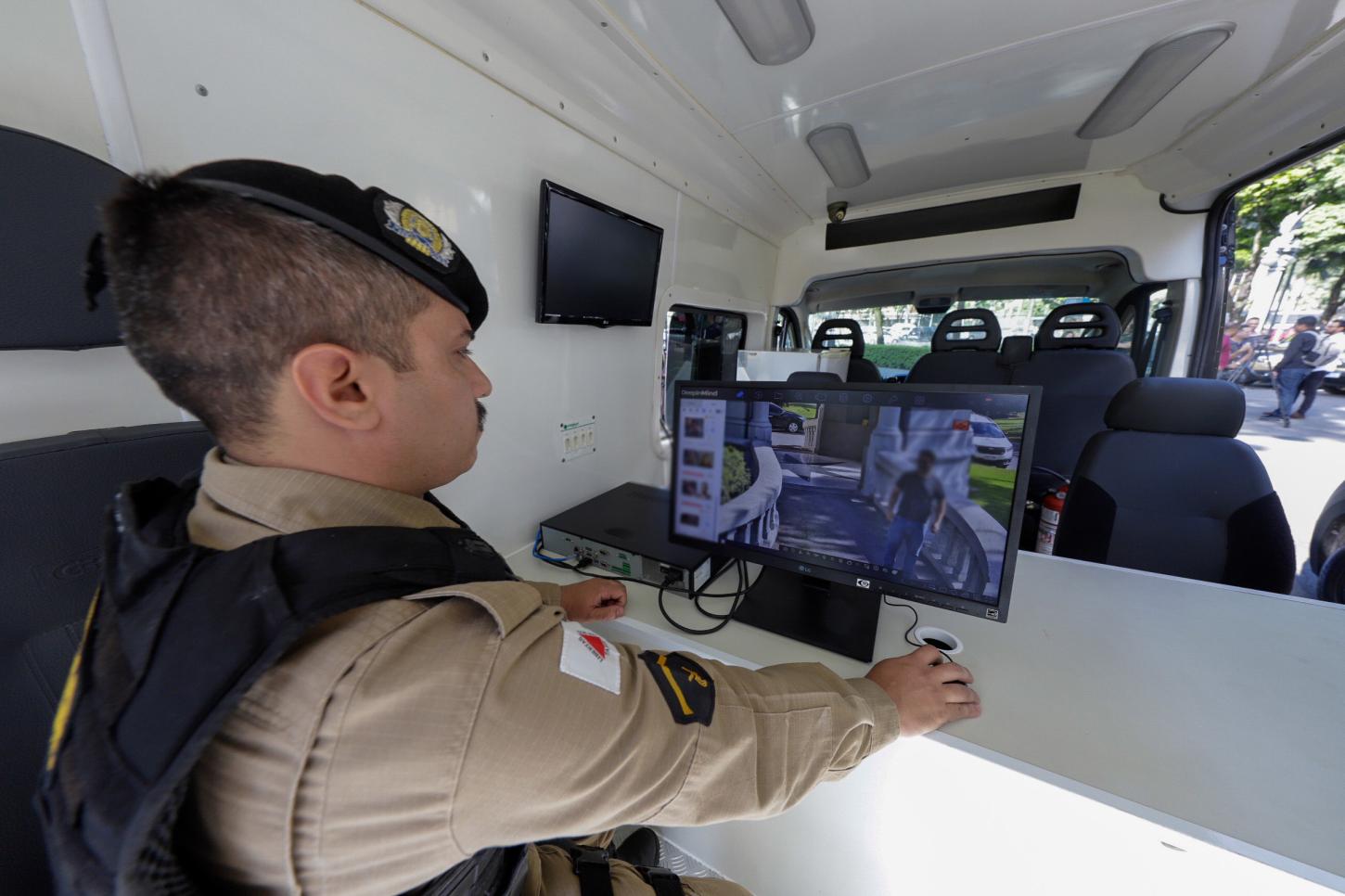Polícia Militar prende mil foragidos com reconhecimento facial