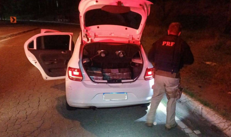 PRF e GAECO interceptam 116 kg de maconha na BR-040 em Juiz de Fora