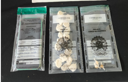 Quadrilha encapuzada arromba cofre de posto na BR-040 e abandona carro furtado