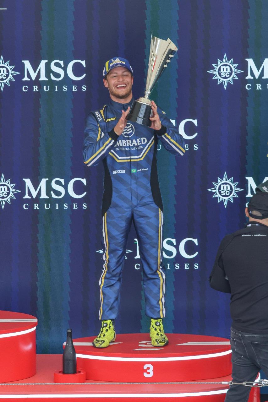 SC no pódio da Porsche Cup Brasil: Jeff Giassi conquista terceira colocação em Interlagos