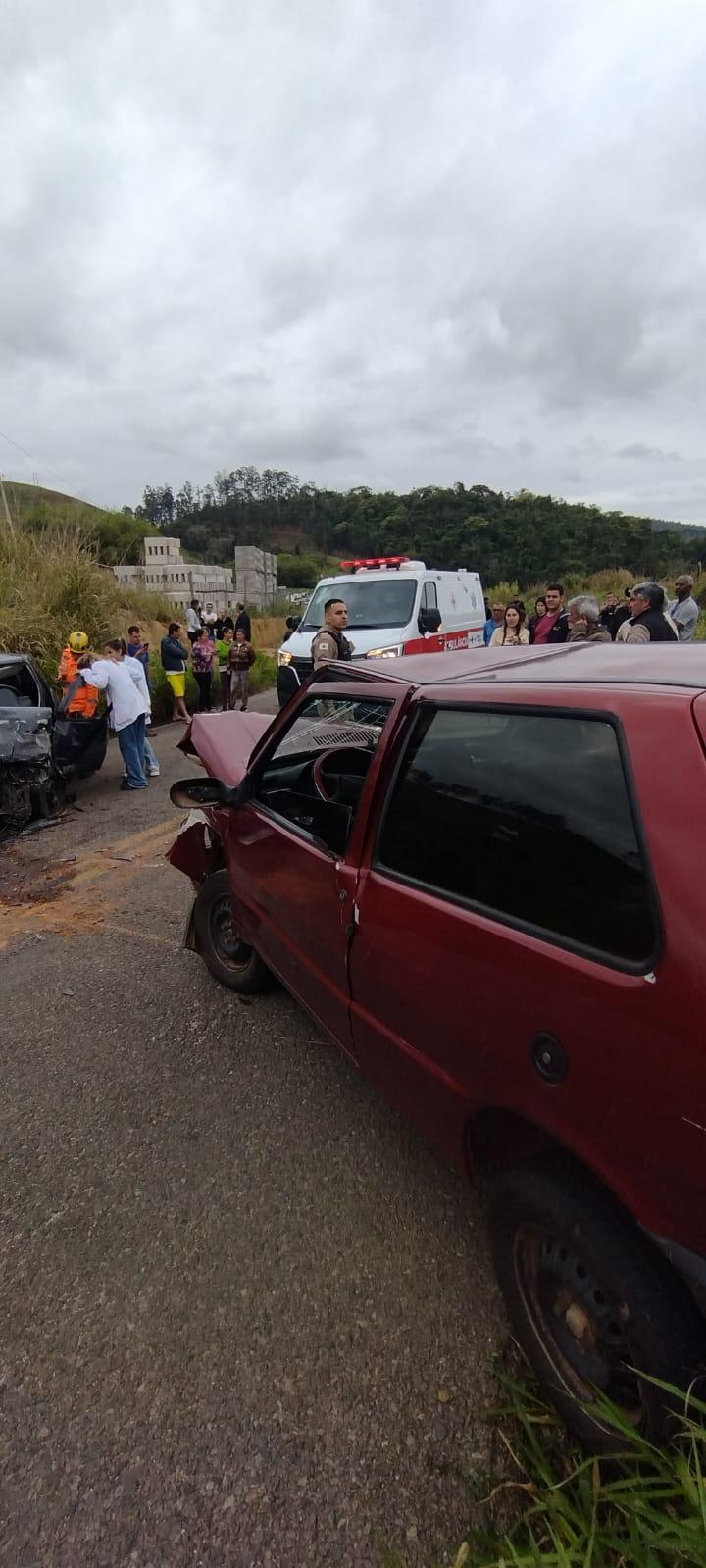 Seis pessoas ficam feridas em colisão frontal na MG-135, entre Lima Duarte e Pedro Teixeira