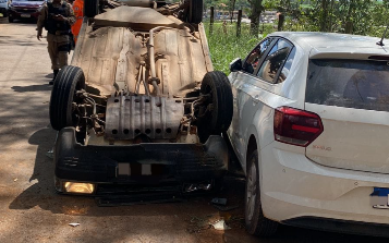 Capotamento na zona rural de Barbacena deixa jovem de 25 anos ferido neste domingo
