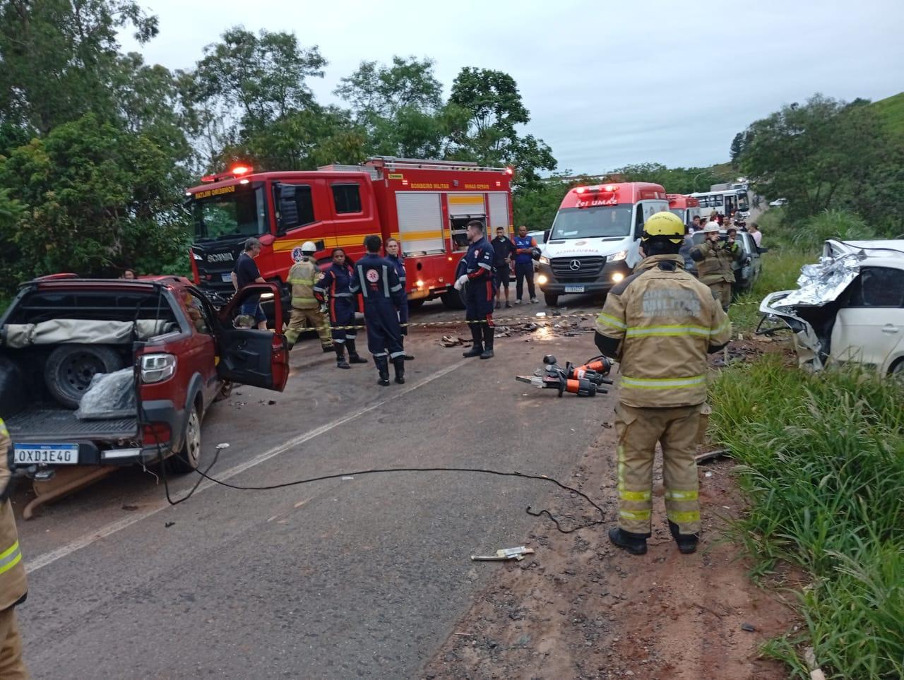 Colisão frontal na BR-120 deixa duas mulheres mortas e um ferido grave em Visconde do Rio Branco