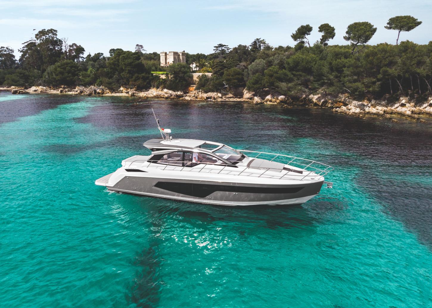 Fabricante líder global, Azimut Yachts expõe Atlantis 51 na 1ª Conexão Marina Itajaí