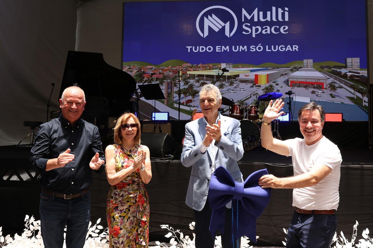 Inauguração do primeiro shopping de Araquari tem espetáculo de Natal e reúne 5 mil pessoas 