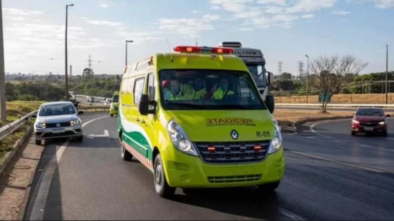 Motociclista de 26 anos morre após queda e colisão na BR-116 em Leopoldina
