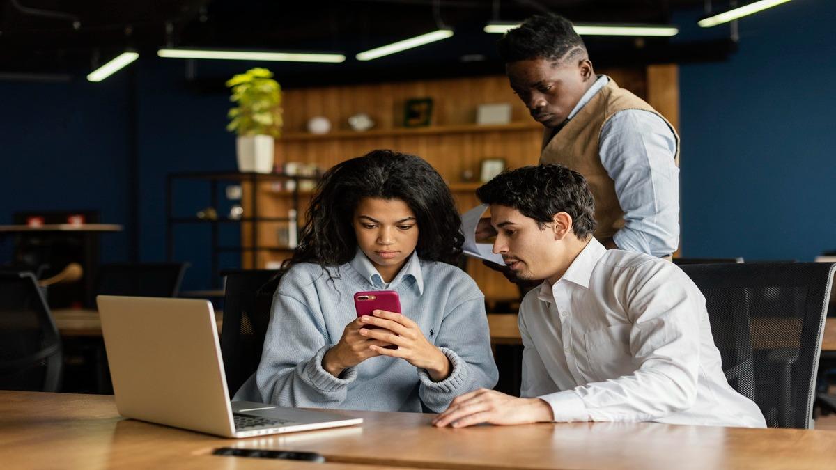 O que é comunicação digital e como construir autoridade no ambiente online?
