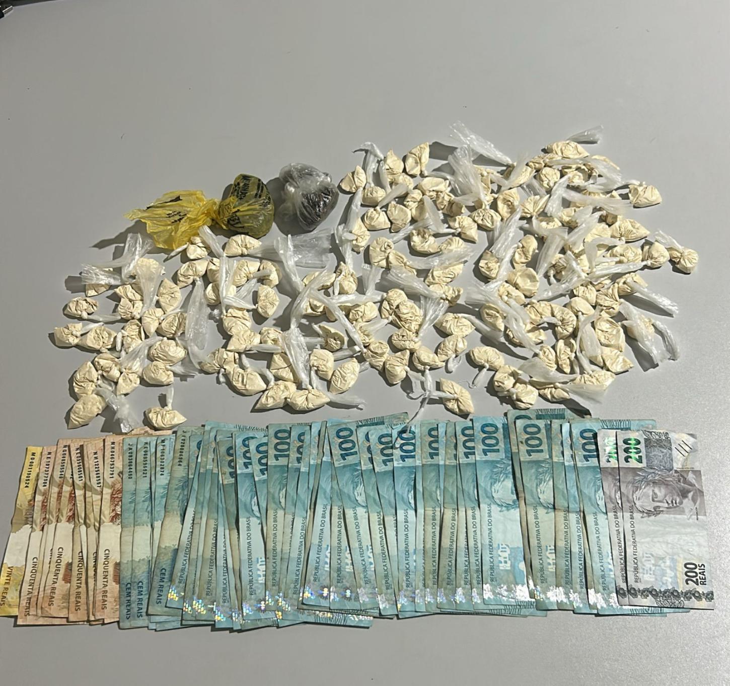 Operação Integração prende dupla e apreende mais de R$ 5 mil do tráfico em Além Paraíba