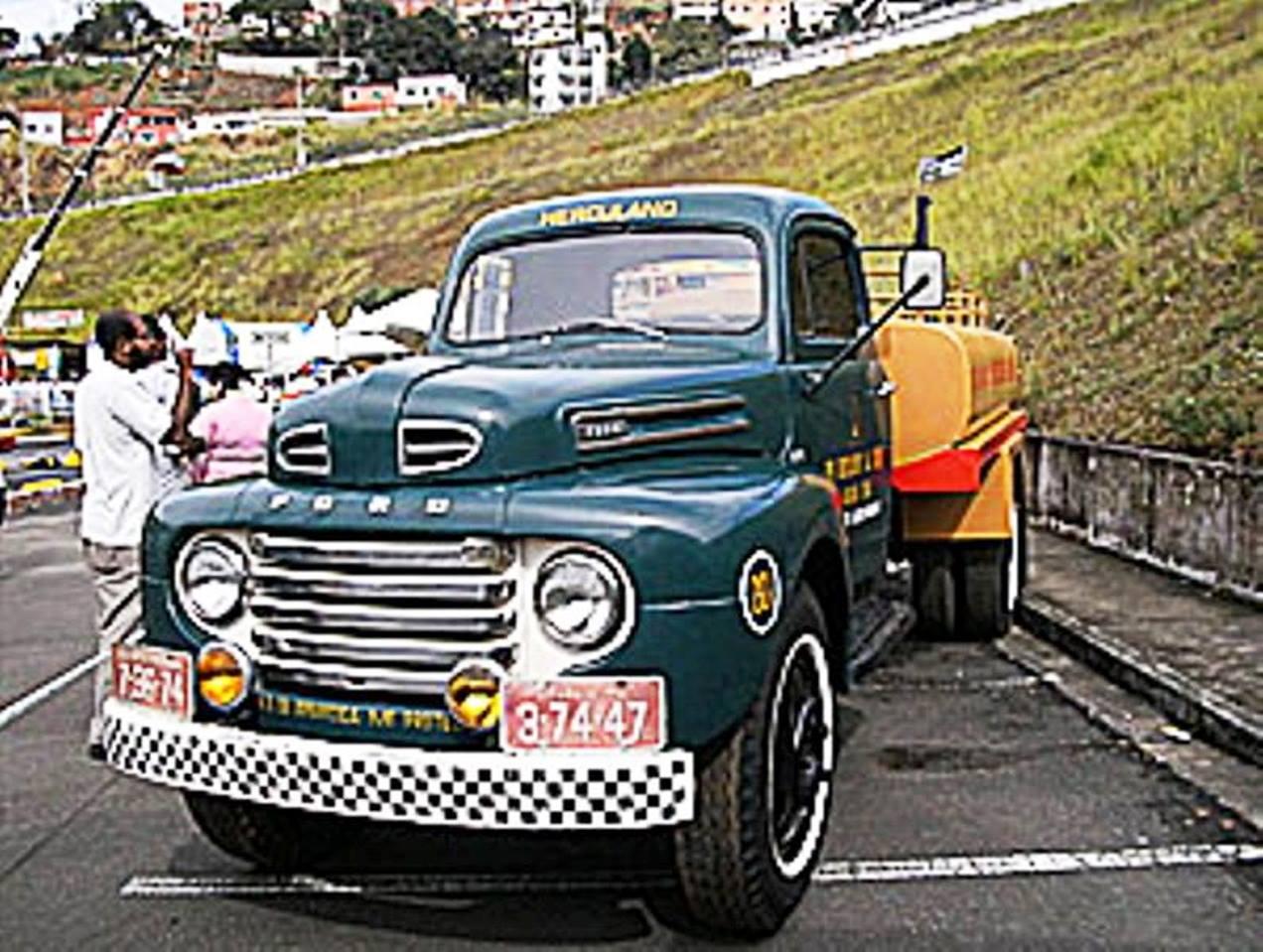 Primeiro caminhão das Indústrias Herculano