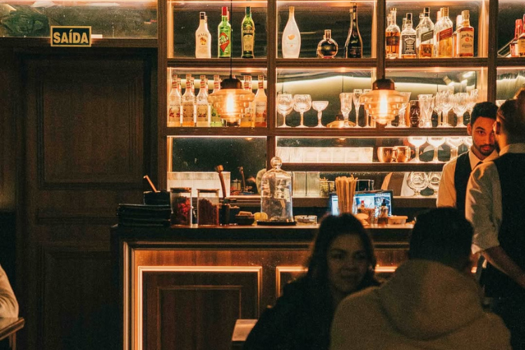 Restaurantes temáticos ganham força ao transformar refeição em experiência