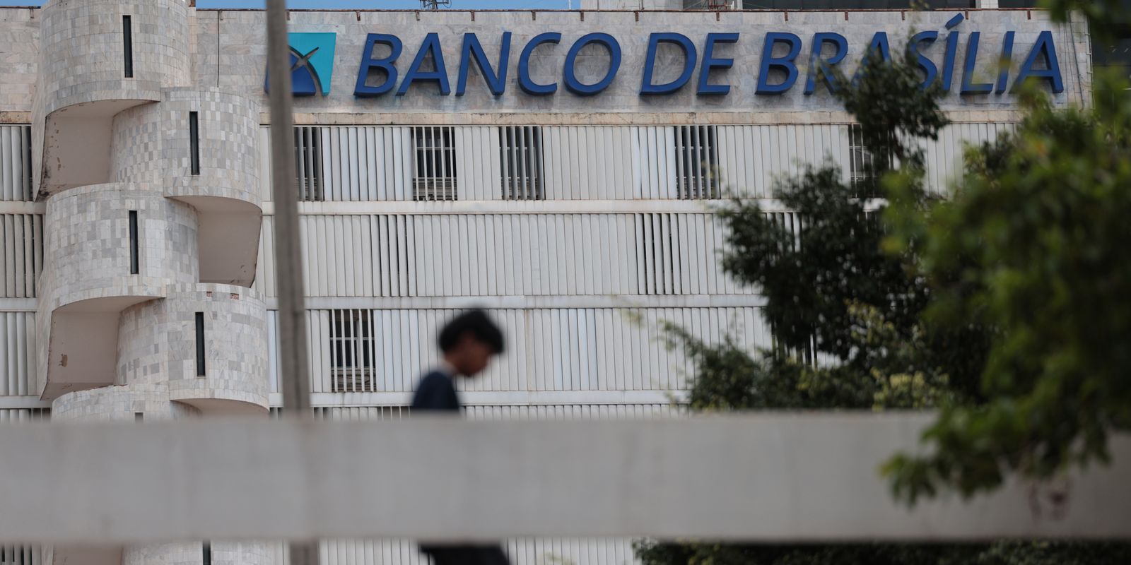 Banco de Brasília nega risco de intervenção e considera alienar ativos do Master