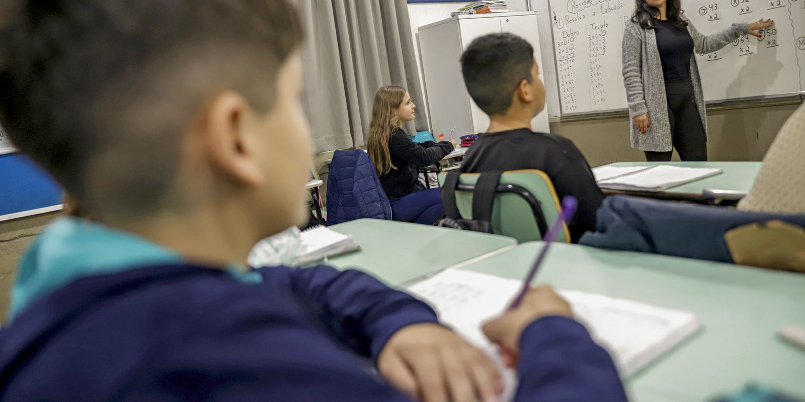CNTE celebra novo piso do magistério, mas prefeitos expressam descontentamento