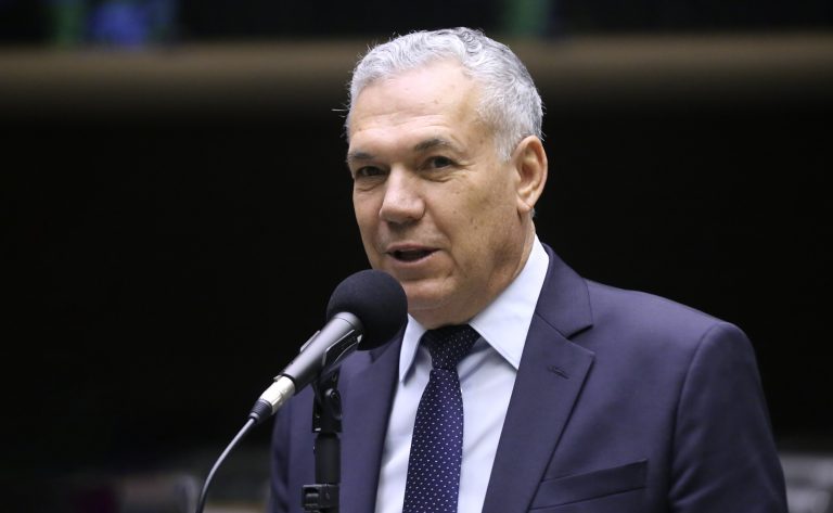 Comissão da Câmara aprova atendimento telefônico exclusivo para idosos em bancos
