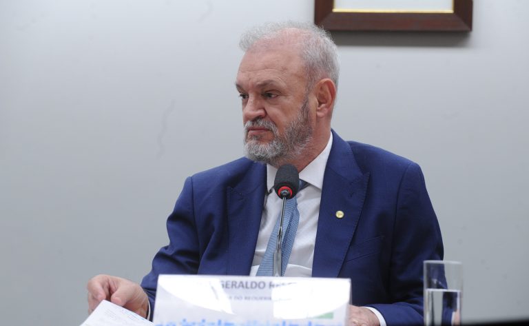 Comissão aprova Farmácia Popular Digital com entrega domiciliar para idosos