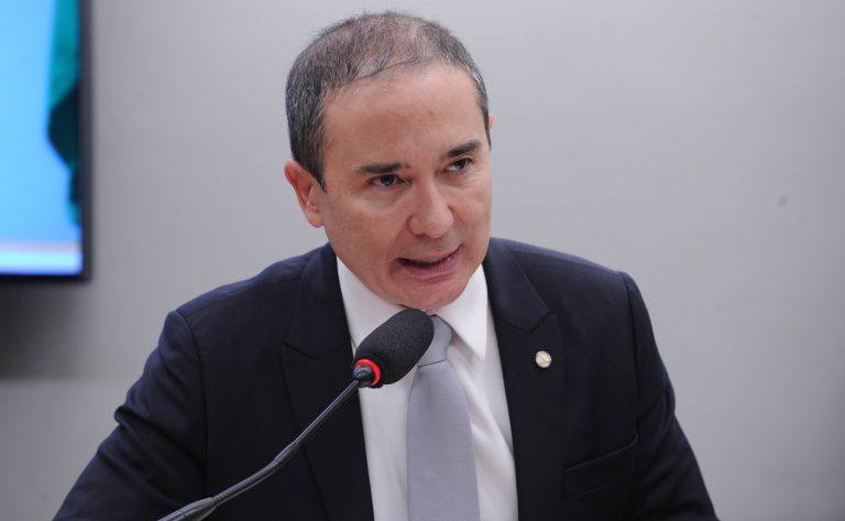 Comissão de Educação aprova prioridade no Fies para órfãos em situação de acolhimento
