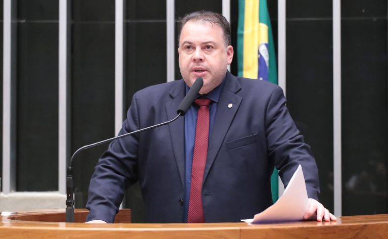 Comissão da Câmara aprova capacitação para gestores sobre lei de antenas