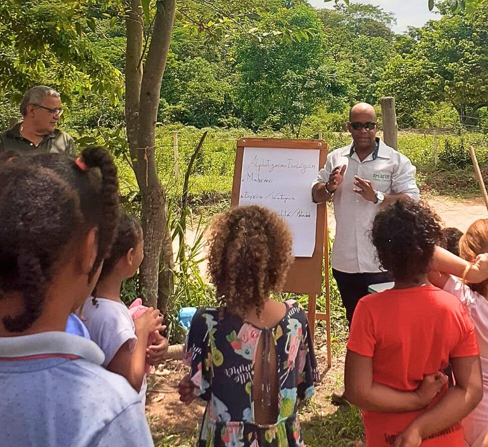 Emater-MG orienta estudantes sobre práticas sustentáveis em Jampruca, no Leste de Minas