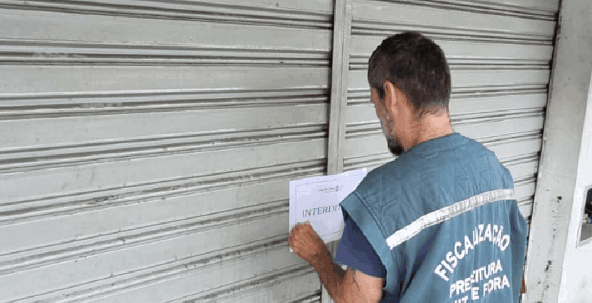 Fiscalização interdita bar no bairro Santa Terezinha, em Juiz de Fora, por sucessivas infrações