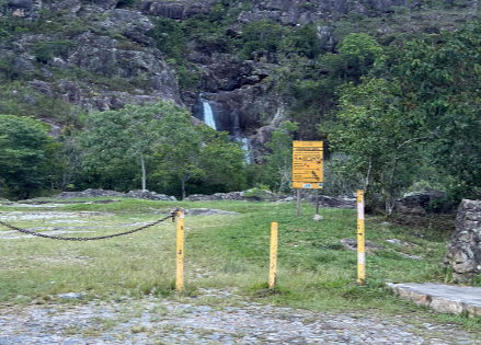Homem sofre traumatismo craniano após queda em cachoeira na Serra de São José